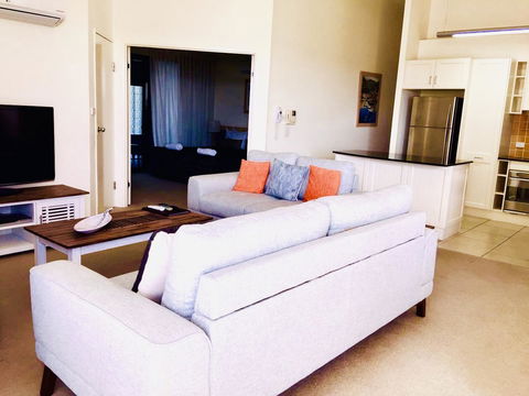 Boathouse Resort (Water Front) - VIC Tourism 9