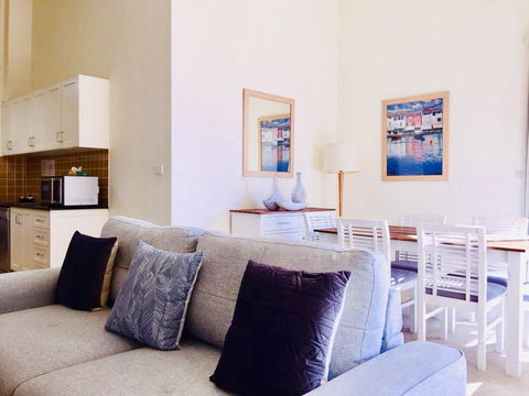 Boathouse Resort (Water Front) - VIC Tourism 8