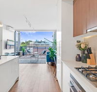 Large Light Luxe 3BDR 2BA Free Parking - walk to Sydney Uni and RPA - VIC Tourism