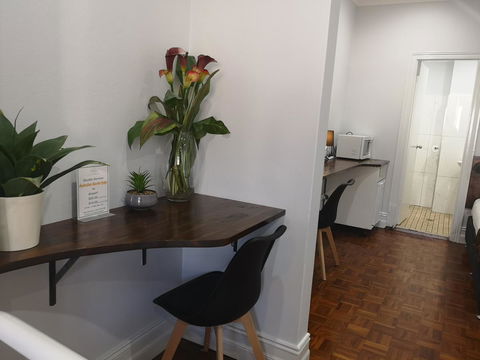 Newtown Cozy Stays - VIC Tourism 38