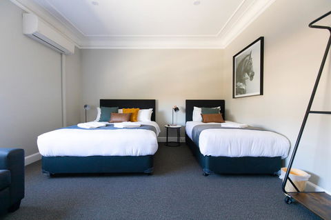Horse And Jockey Hotel Homebush - VIC Tourism 16