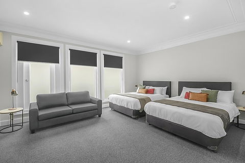 Horse And Jockey Hotel Homebush - VIC Tourism 0