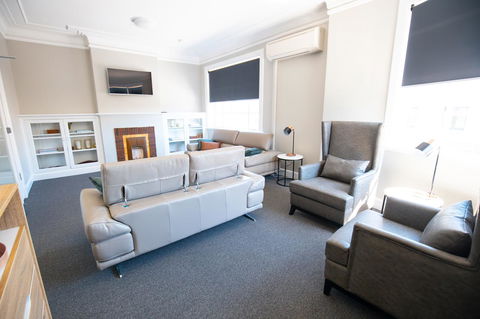 Horse And Jockey Hotel Homebush - VIC Tourism 14