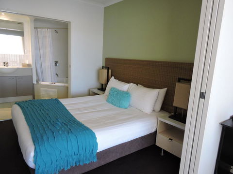BASE Holidays - Ettalong Beach Premium Apartments - VIC Tourism 4