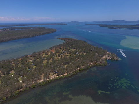 Lani\'s Holiday Island - VIC Tourism 0
