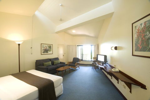 Beach Hotel Resort - VIC Tourism 24