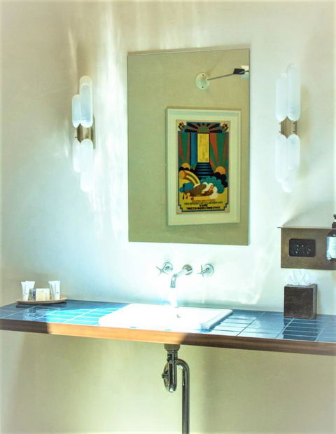 Beach Hotel Resort - VIC Tourism 7