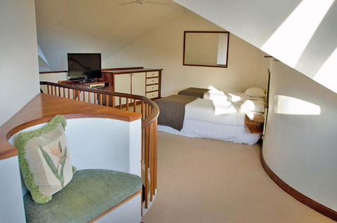 Beach Hotel Resort - VIC Tourism 28