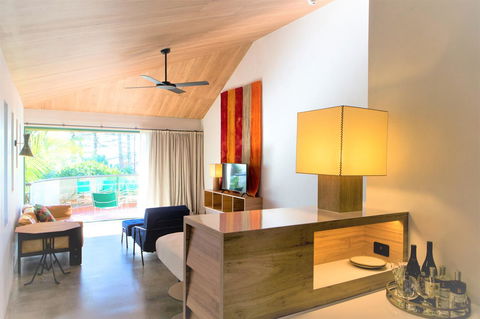 Beach Hotel Resort - VIC Tourism 3