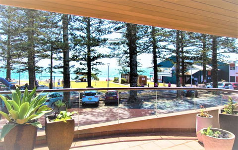 Beach Hotel Resort - VIC Tourism 19