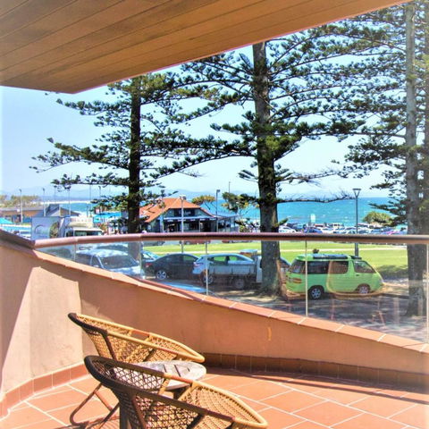 Beach Hotel Resort - VIC Tourism 18
