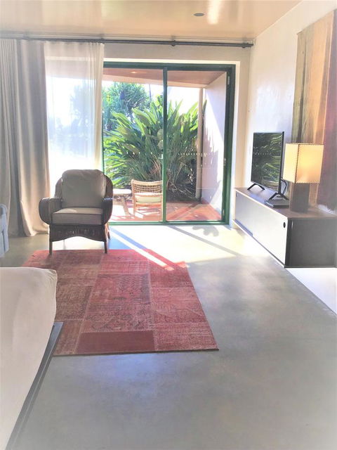 Beach Hotel Resort - VIC Tourism 12