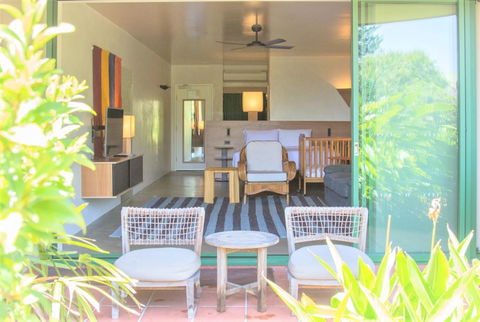 Beach Hotel Resort - VIC Tourism 11