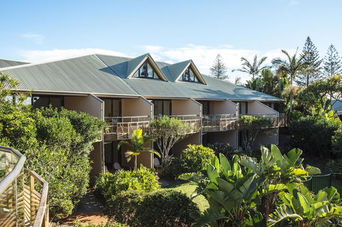 Beach Hotel Resort - VIC Tourism 10