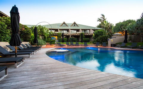 Beach Hotel Resort - VIC Tourism 0