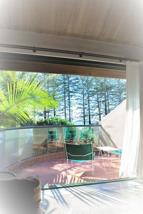 Beach Hotel Resort - VIC Tourism 8