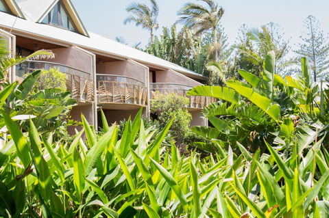Beach Hotel Resort - VIC Tourism 4