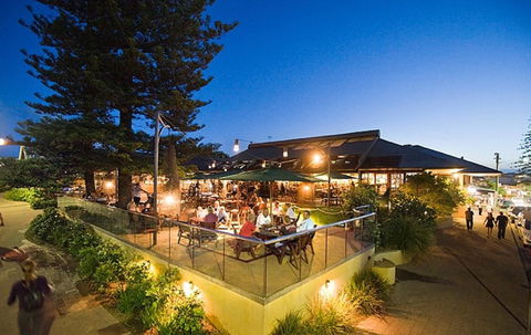 Beach Hotel Resort - VIC Tourism 26