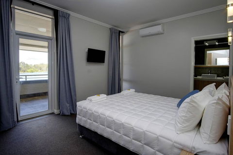 Lakes And Ocean Hotel Forster - VIC Tourism 12