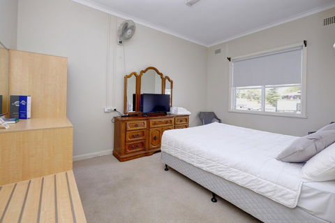 Lakes And Ocean Hotel Forster - VIC Tourism 3