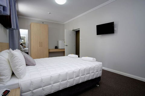 Lakes And Ocean Hotel Forster - VIC Tourism 15