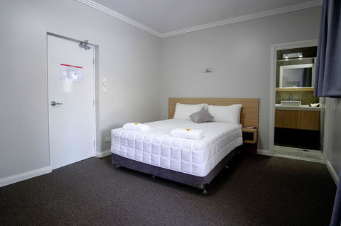 Lakes And Ocean Hotel Forster - VIC Tourism 13