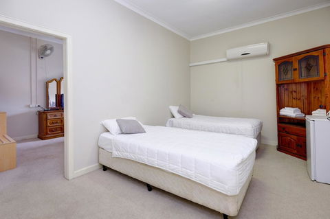 Lakes And Ocean Hotel Forster - VIC Tourism 4