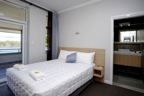 Lakes And Ocean Hotel Forster - VIC Tourism 25