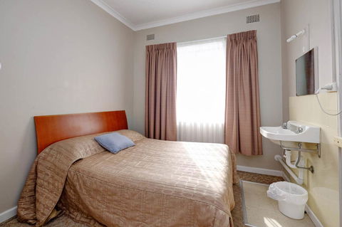 Lakes And Ocean Hotel Forster - VIC Tourism 9