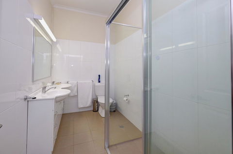 Lakes And Ocean Hotel Forster - VIC Tourism 2