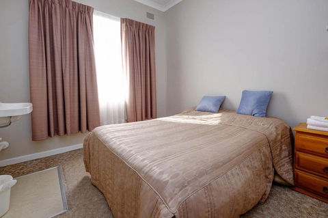 Lakes And Ocean Hotel Forster - VIC Tourism 10