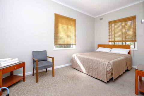Lakes And Ocean Hotel Forster - VIC Tourism 8