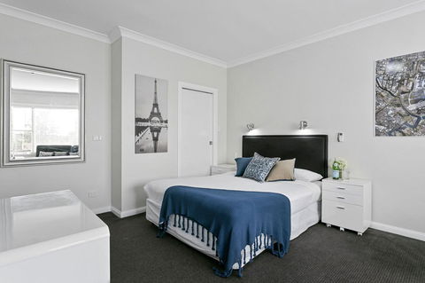 Airport Hotel Sydney - VIC Tourism 9
