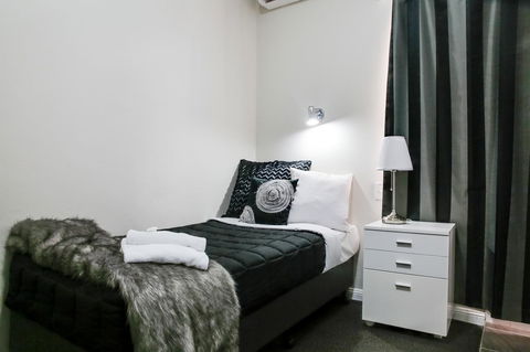 Airport Hotel Sydney - VIC Tourism 18
