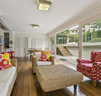 Summery spacious 4 bed home in Kurraba Point - VIC Tourism