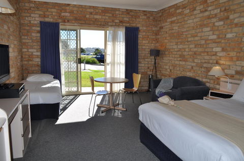 Mollymook Surfbeach Motel & Apartments - VIC Tourism 1