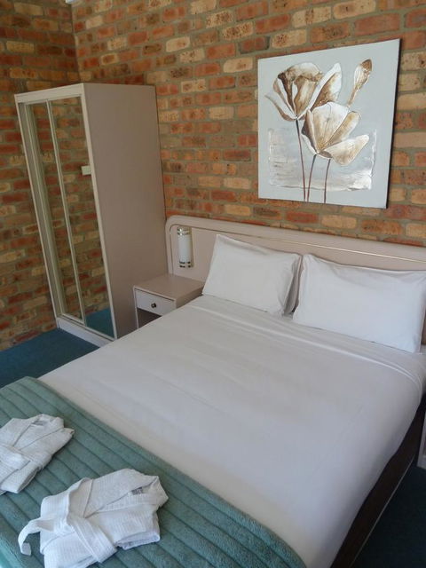 Mollymook Surfbeach Motel & Apartments - VIC Tourism 12