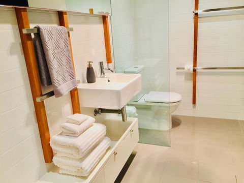 Casuarina Beachfront House - Hostie Properties - VIC Tourism 5