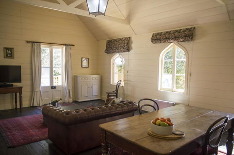 Hillview Heritage Hotel - VIC Tourism 24