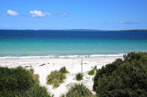 Sandy Toes Beach House Jervis Bay - 2min To Beach - VIC Tourism 24
