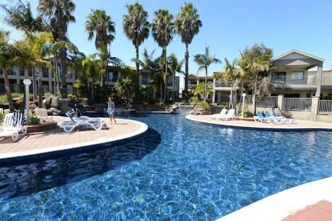 Yarrawonga Waterfront Apartments - VIC Tourism 3