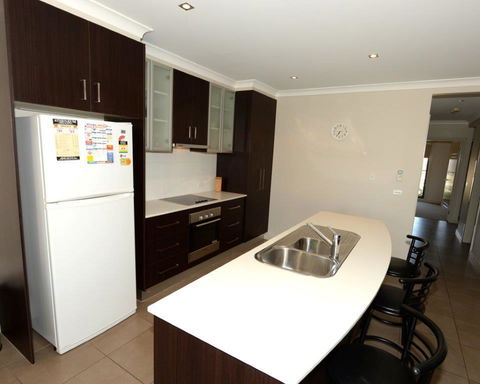 Yarrawonga Waterfront Apartments - VIC Tourism 11