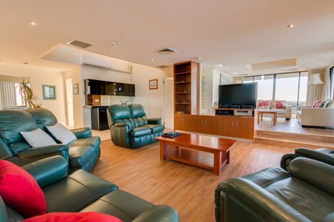 Pacific Towers Beach Resort - VIC Tourism 23