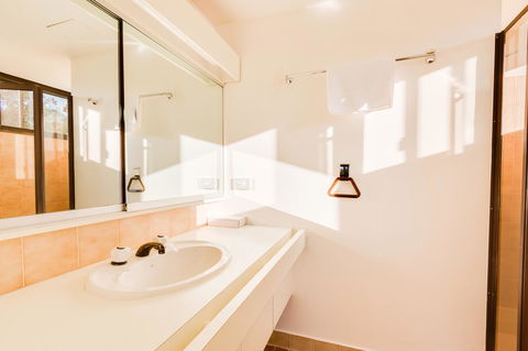 Pacific Towers Beach Resort - VIC Tourism 28