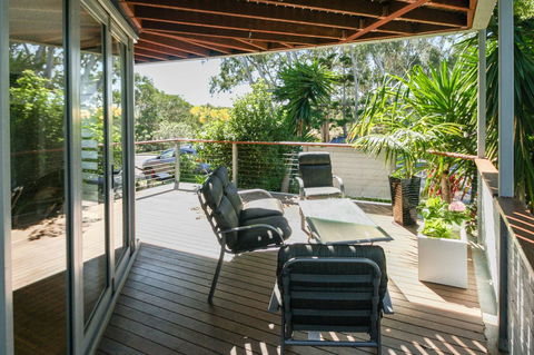 Valla's Beach House - VIC Tourism 14