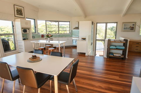 Valla's Beach House - VIC Tourism 10