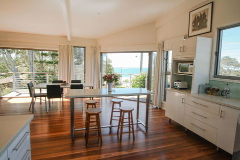 Valla's Beach House - VIC Tourism 11