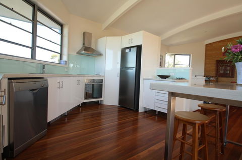 Valla's Beach House - VIC Tourism 8