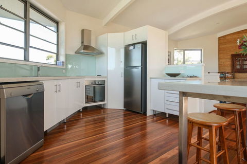 Valla's Beach House - VIC Tourism 12