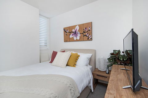 Arena Luxury Beachfront Apartment - VIC Tourism 24